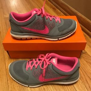 Womens Nike Flex - size 9